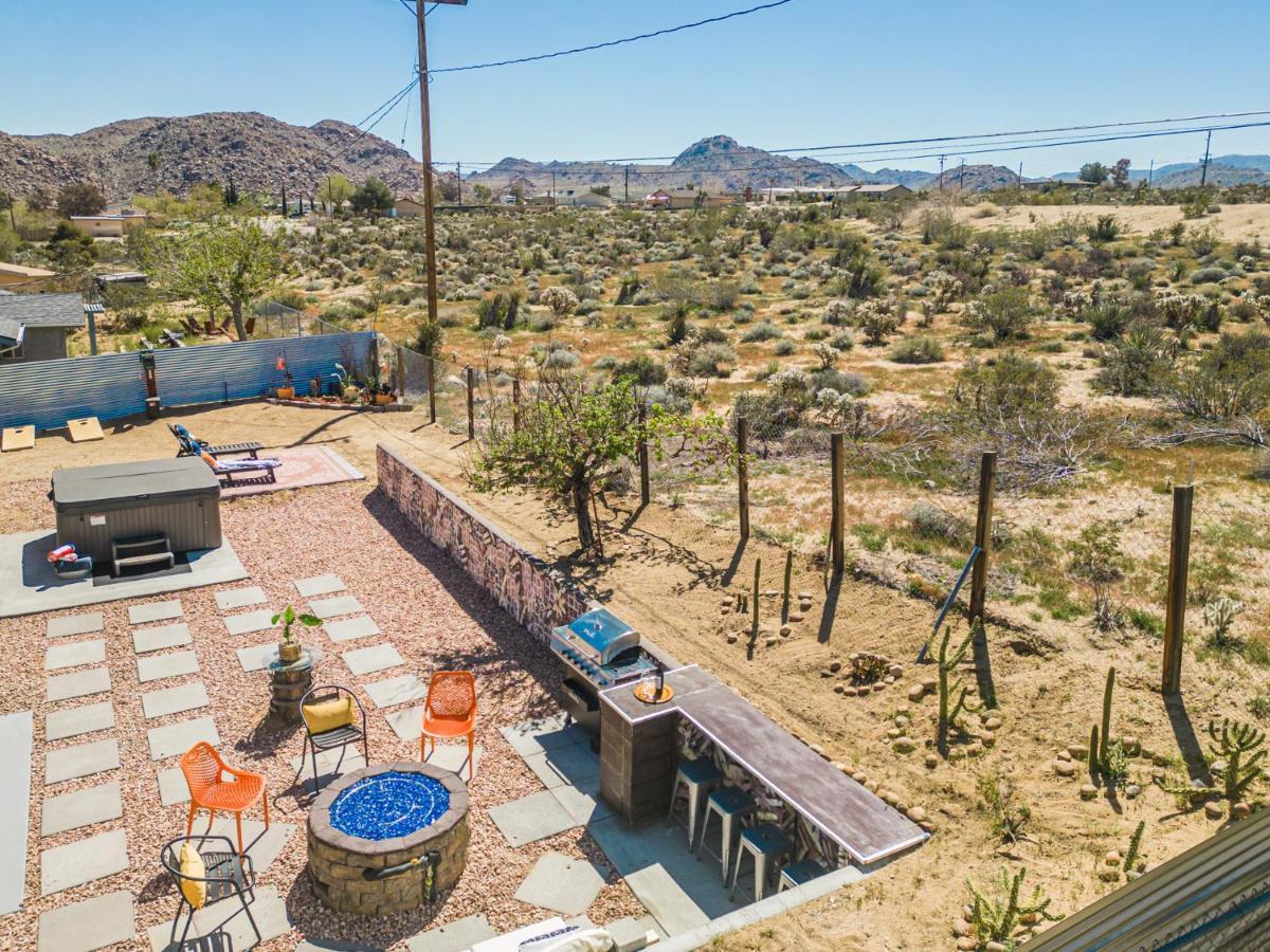 Villa Hot Tub, Games, King Bed, Fire Pit, Bbq Grill, Minutes From National Park And Views Joshua Tree Exterior foto