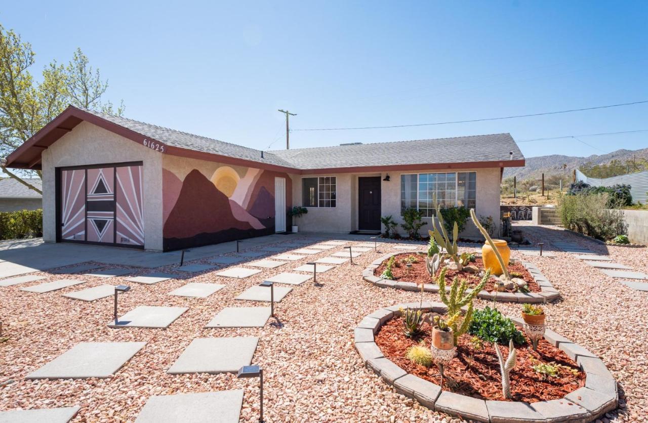 Villa Hot Tub, Games, King Bed, Fire Pit, Bbq Grill, Minutes From National Park And Views Joshua Tree Exterior foto
