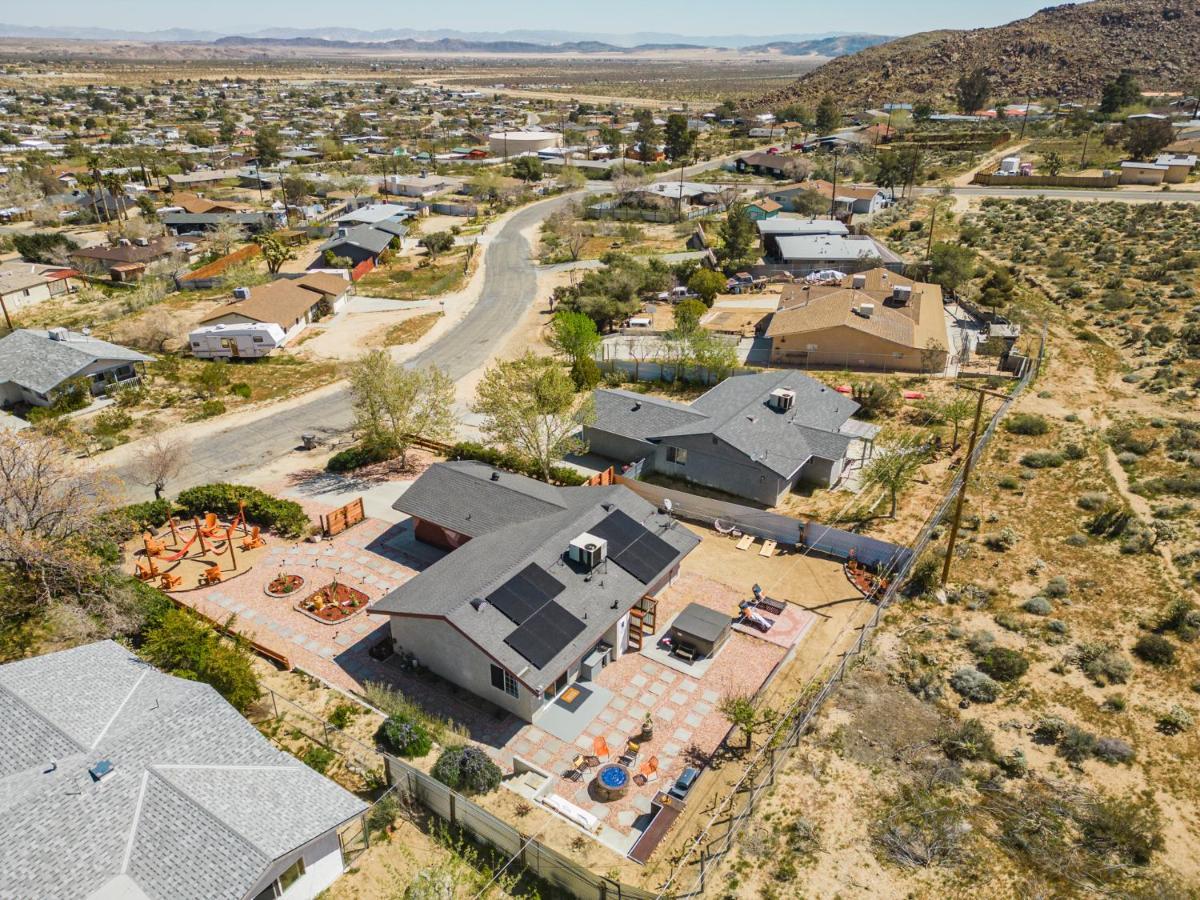 Villa Hot Tub, Games, King Bed, Fire Pit, Bbq Grill, Minutes From National Park And Views Joshua Tree Exterior foto